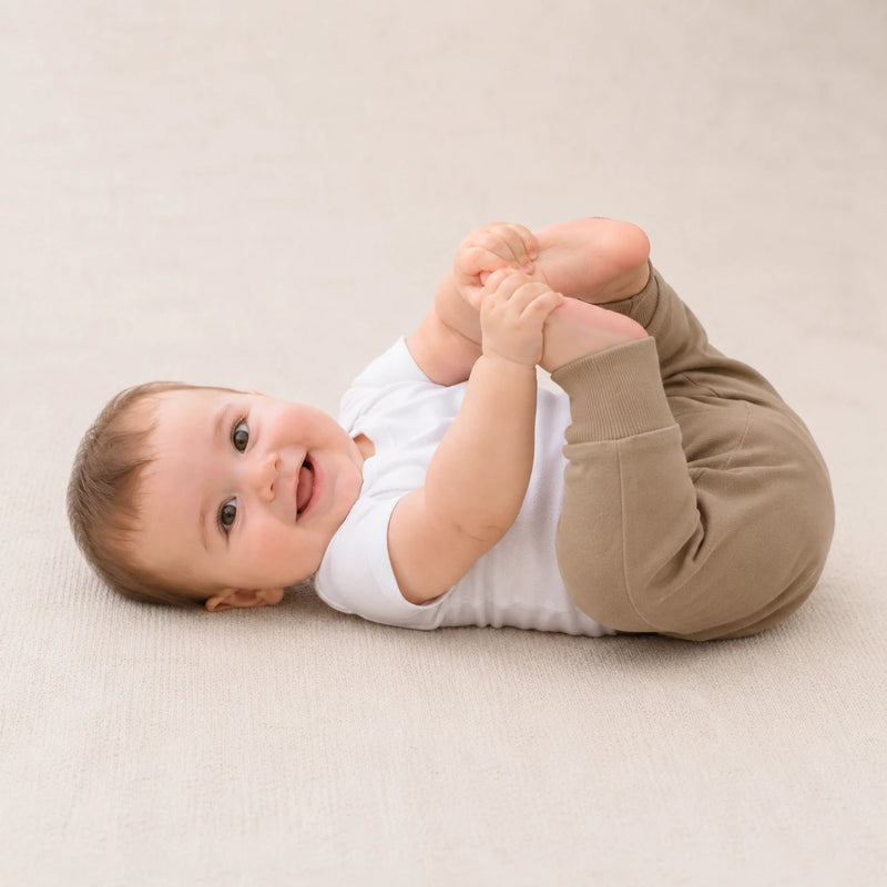 Bebê vestindo culote Suedine com Pé Reversível Liso — NinaBoo ref. 1477