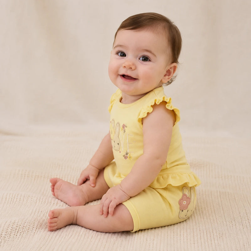 Conjunto vestido por bebê: Kit 3 Bodies Suedine Regata Bordado e Babado + Kit 3 Shorts Saruel Suedine Bordado (2ª cor do kit) — NinaBoo refs 5072/5073
