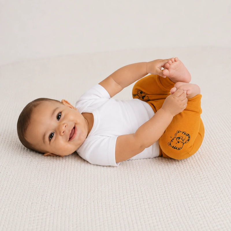 Bebê vestindo culote Saruel Suedine sem Pé Estampado — NinaBoo ref. 1491