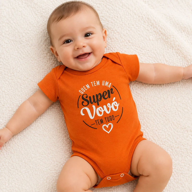 Kit 3 Bodies Suedine Manga Curta com Frase Estampado — Menino