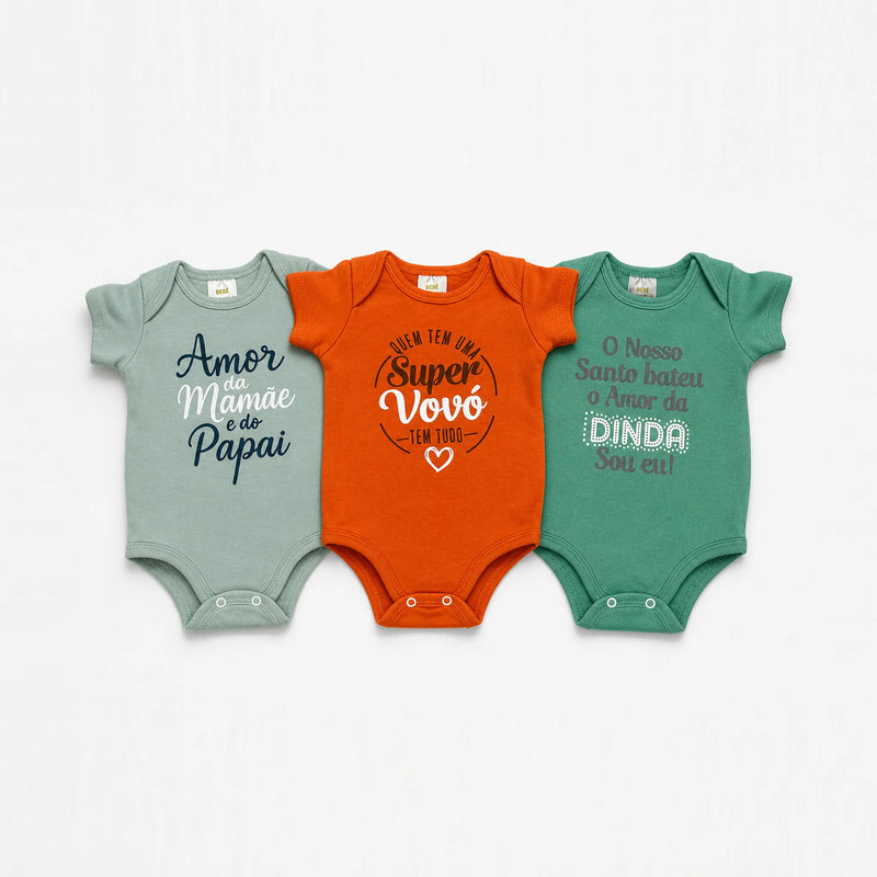 Kit 3 Bodies Suedine Manga Curta com Frase Estampado — Menino · Ref. 1504