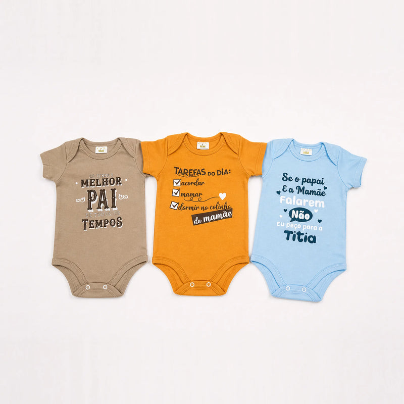 Kit 3 Bodies Suedine Manga Curta com Frase Estampado — Menino · Ref. 1506