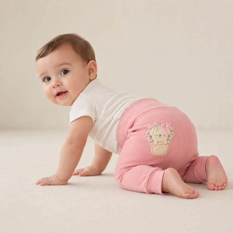 Bebê vestindo culote Saruel Suedine sem Pé Bordado na cor rosa seco — NinaBoo ref. 5065