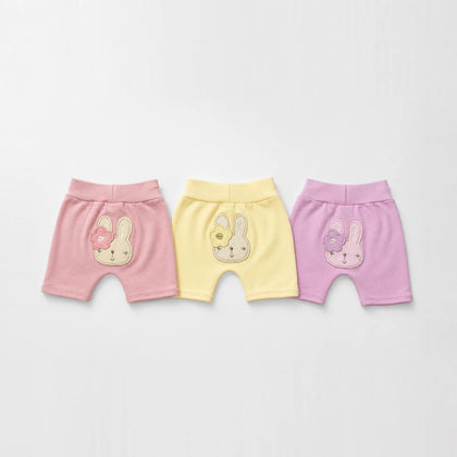 Kit 3 Shorts Saruel Suedine Bordado — Menina — a peça de perto: estampa e acabamento