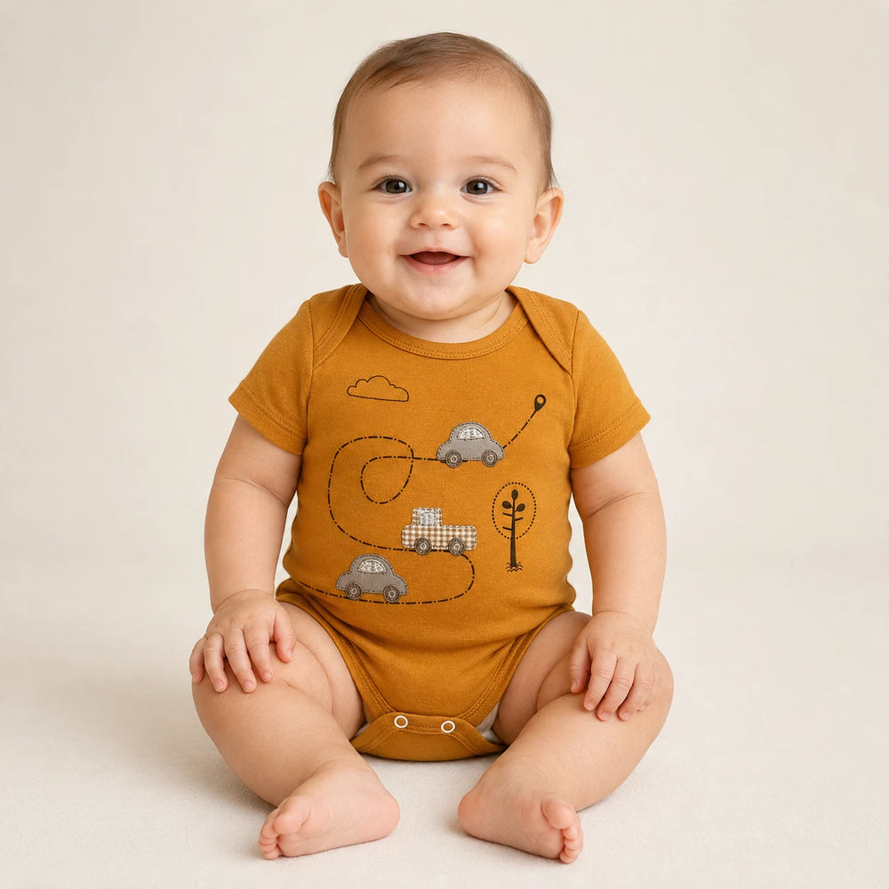 Kit 3 Bodies Suedine Manga Curta Bordado e Estampa — Menino · Ref. 5102
