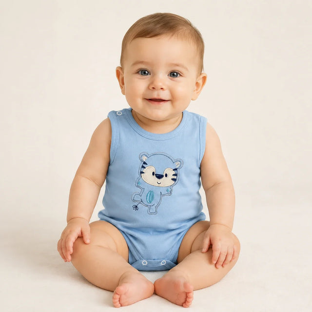 Body Avulso Suedine Regata Bordado — Menino vestido no bebê — caimento real